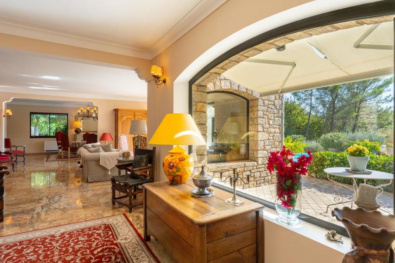 Villa - 300 m² - 8 pièces