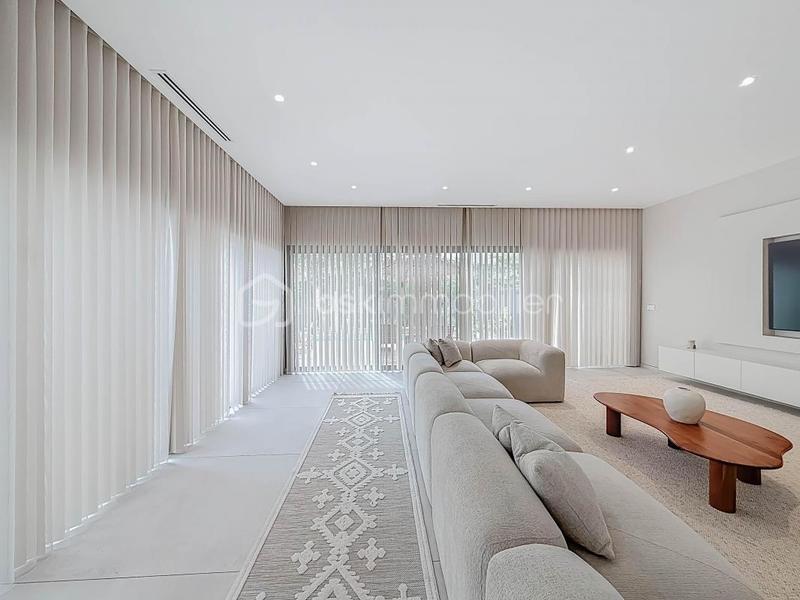 Maison - 213 m² - 6 pièces