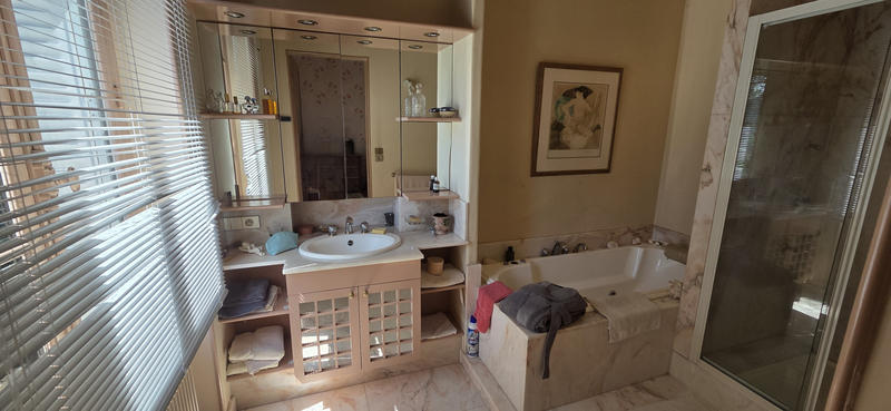 Villa - 238 m² - 8 pièces