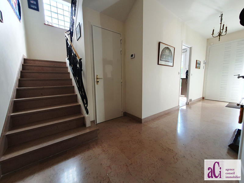 Maison - 177 m² - 7 pièces