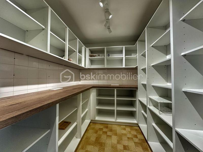 Propriété - 220 m² - 6 pièces