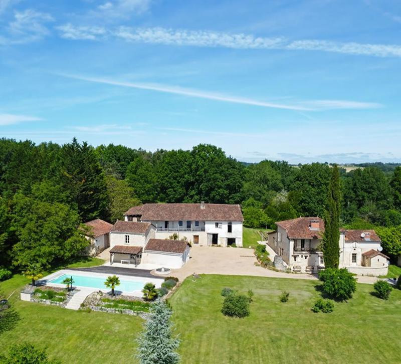 Maison - 295 m² - 10 pièces