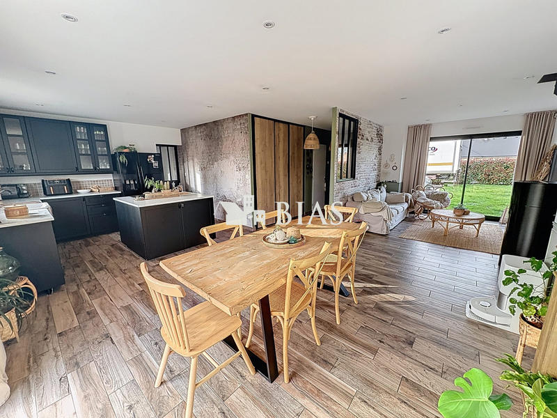 Maison - 104 m² - 4 pièces