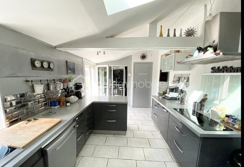 Maison - 180 m² - 6 pièces