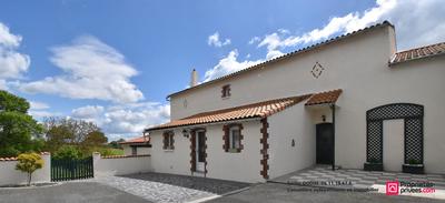 Maison - 200 m² - 8 pièces