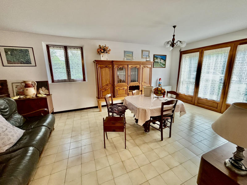 Maison - 204 m² - 8 pièces