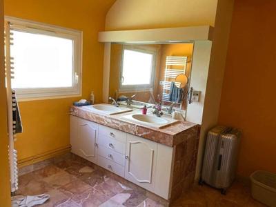 Maison - 232 m² - 7 pièces