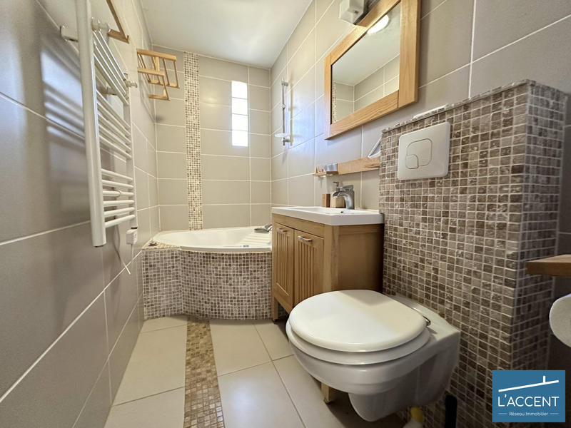 Maison - 370 m² - 7 pièces