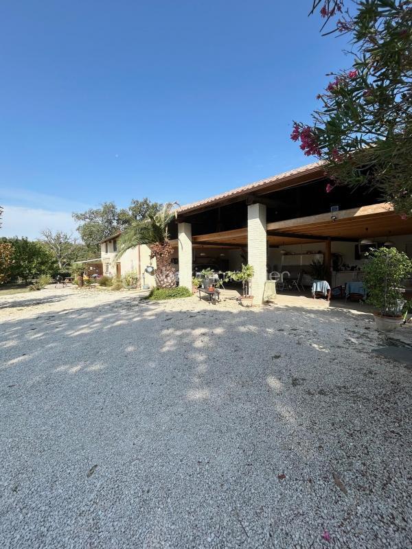 Mas - 259 m² - 12 pièces