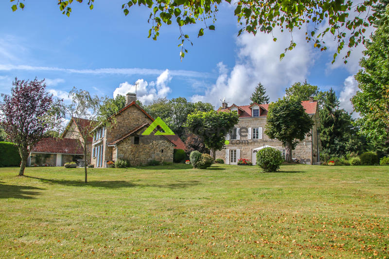 Propriété - 215 m² - 7 pièces