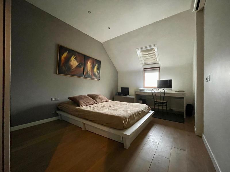 Maison - 330 m² - 9 pièces