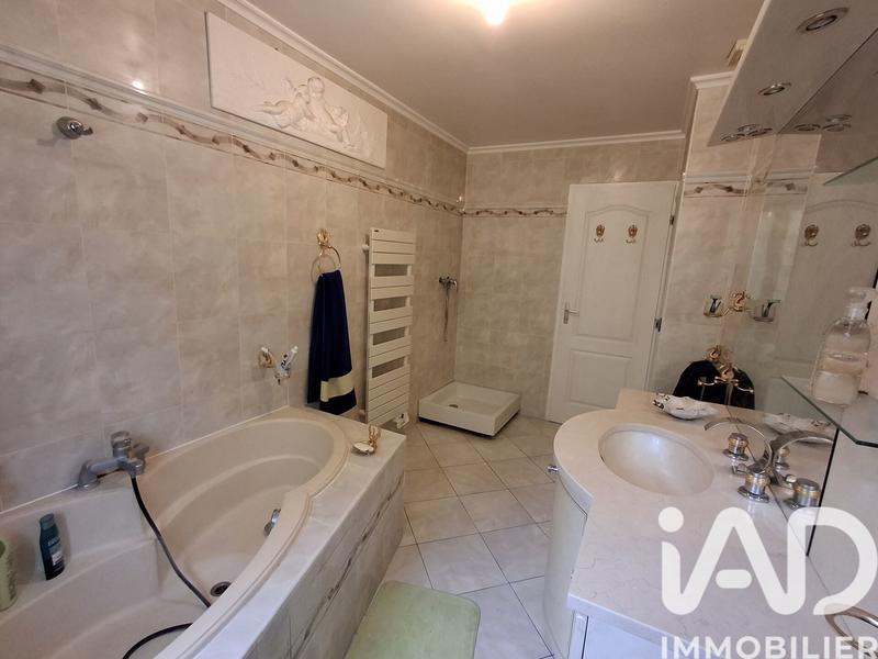 Maison - 99 m² - 5 pièces