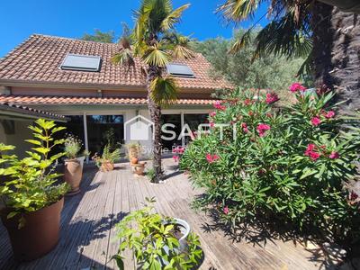 Maison - 258 m² - 7 pièces