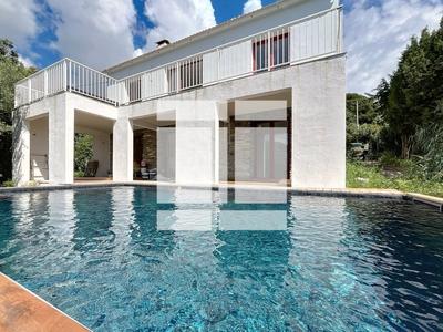 Villa - 200 m² - 9 pièces