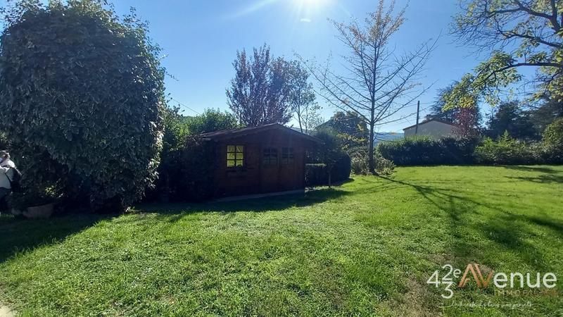 Propriété - 241 m² - 10 pièces