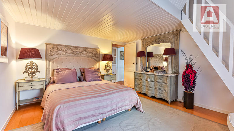 Maison - 234 m² - 7 pièces