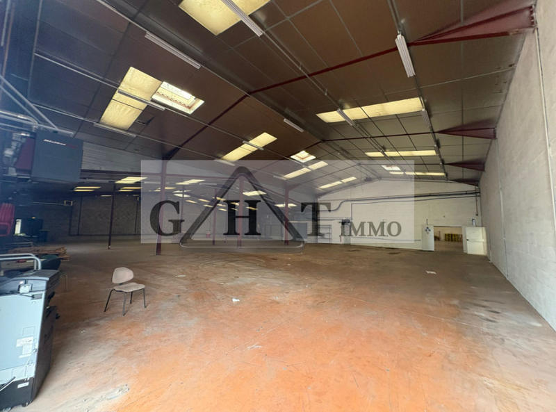 Entrepôt - 6 699 m²
