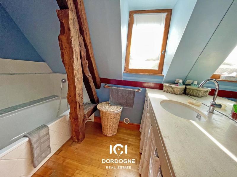 Propriété - 340 m² - 8 pièces