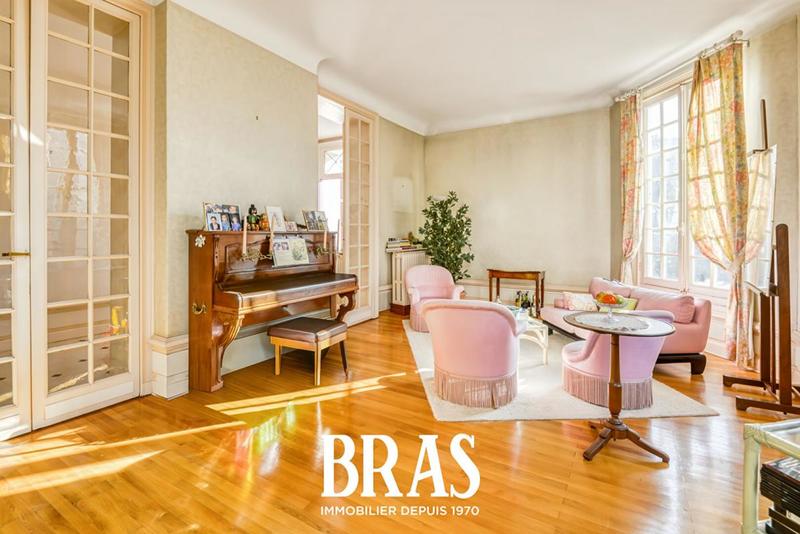 Hôtel particulier - 220 m² - 6 pièces