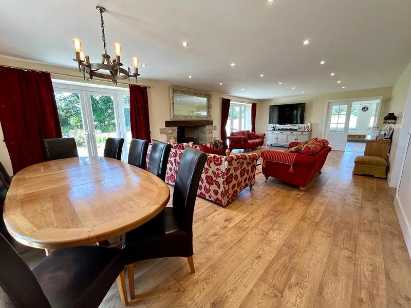 Maison - 284 m² - 8 pièces