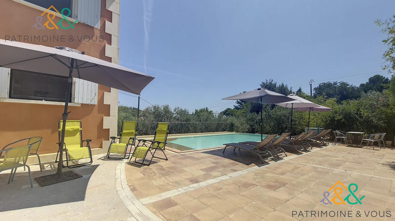 Maison - 250 m² - 8 pièces