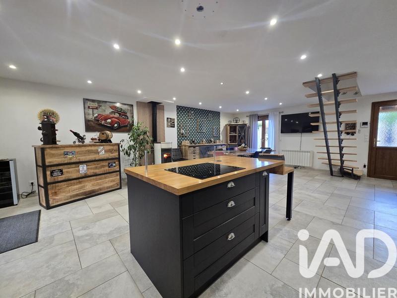 Maison - 128 m² - 7 pièces