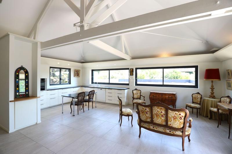 Villa - 255 m² - 10 pièces