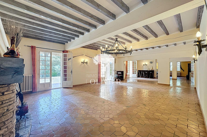 Villa - 266 m² - 9 pièces