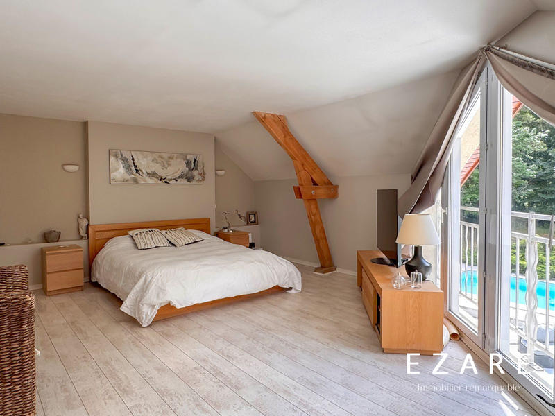 Maison - 257 m² - 10 pièces