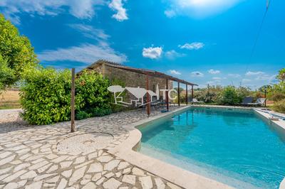 Maison - 244 m² - 7 pièces