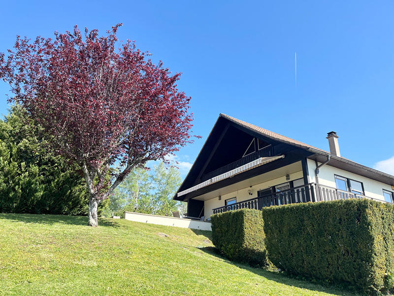 Maison - 245 m² - 9 pièces