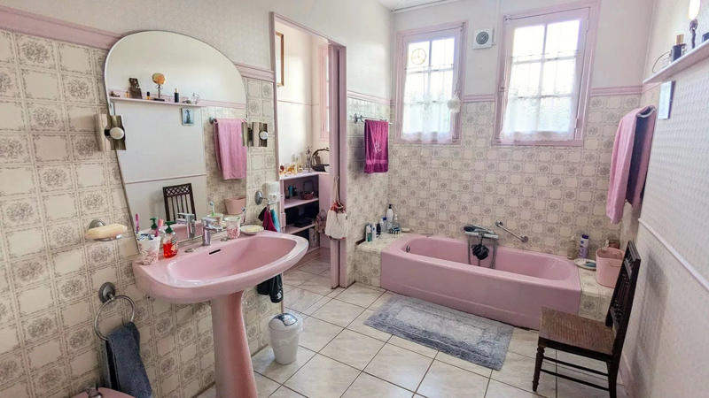 Maison - 219 m² - 9 pièces