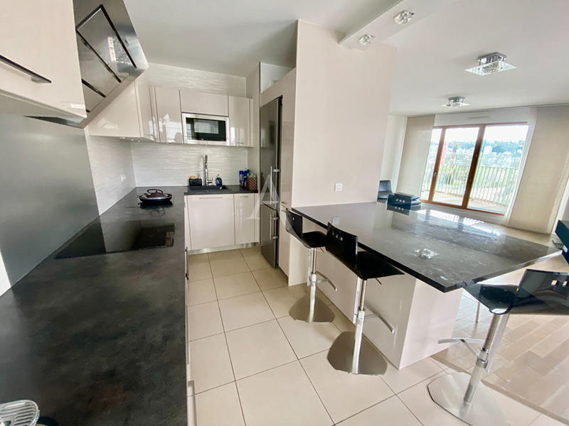 Appartement - 90 m² - 4 pièces