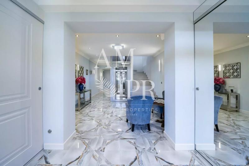 Villa - 257 m² - 4 pièces