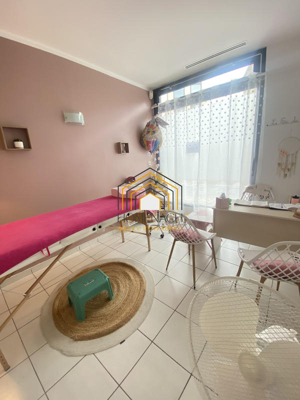 Local d'activités - 244 m²