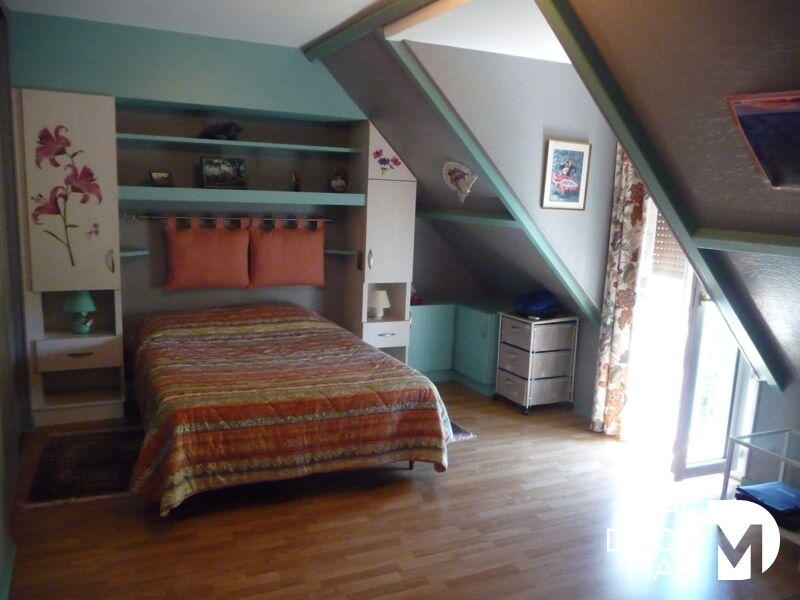 Demeure - 201 m² - 6 pièces