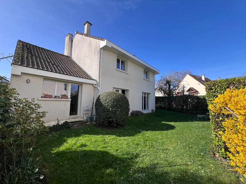 Maison - 240 m² - 6 pièces