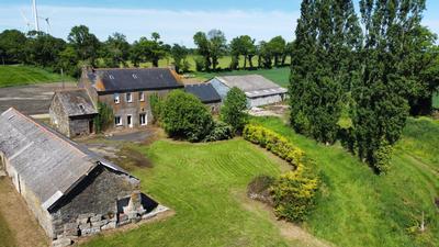 Maison - 237 m² - 8 pièces