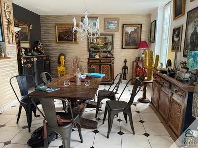 Maison - 255 m² - 10 pièces