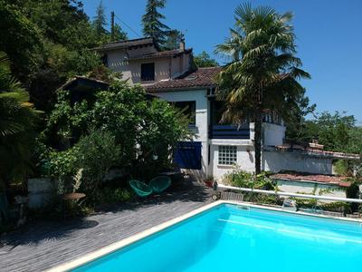 Maison - 185 m² - 9 pièces