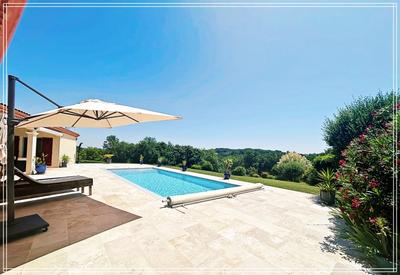 Maison - 220 m² - 7 pièces