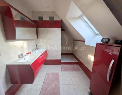 Maison - 95 m² - 5 pièces