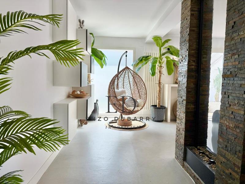 Maison - 301 m² - 9 pièces