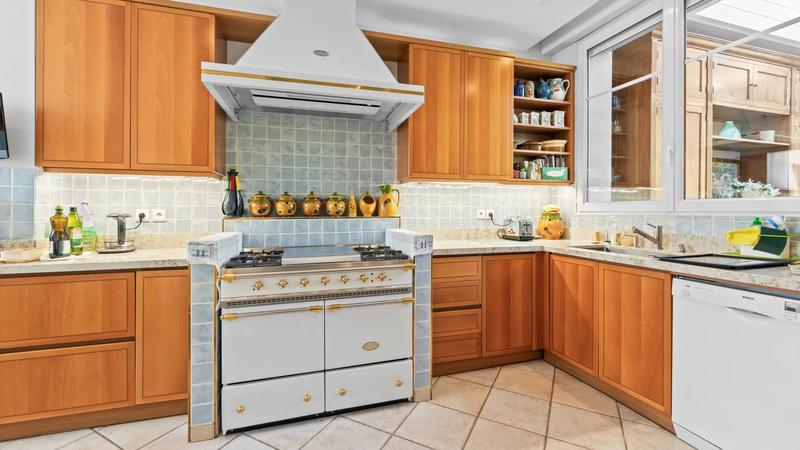 Villa - 300 m² - 10 pièces