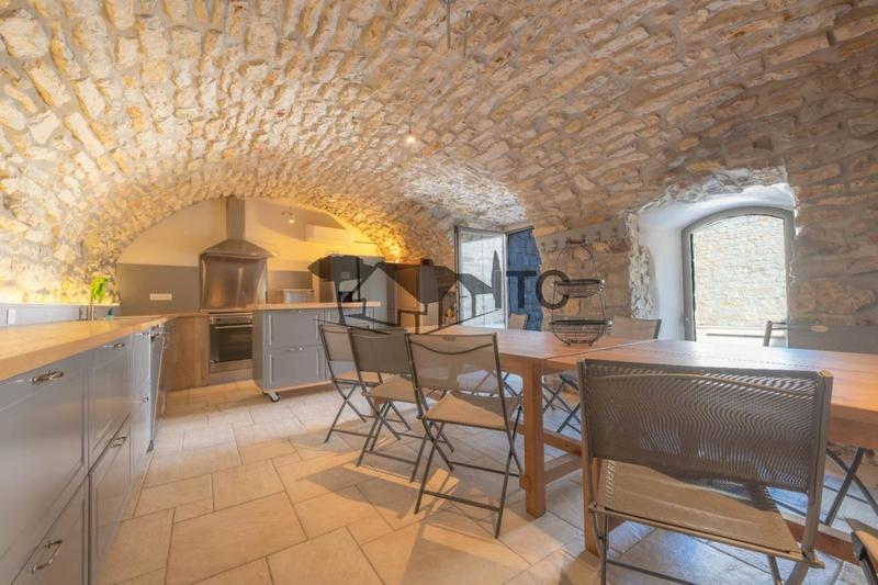 Maison - 425 m² - 10 pièces