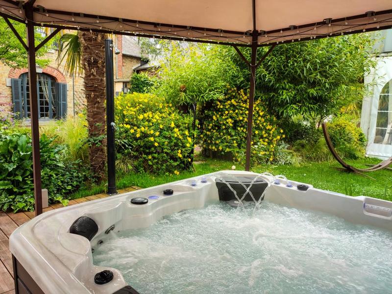 Propriété - 502 m² - 18 pièces