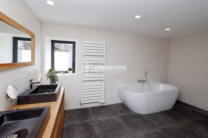 Maison - 430 m² - 4 pièces