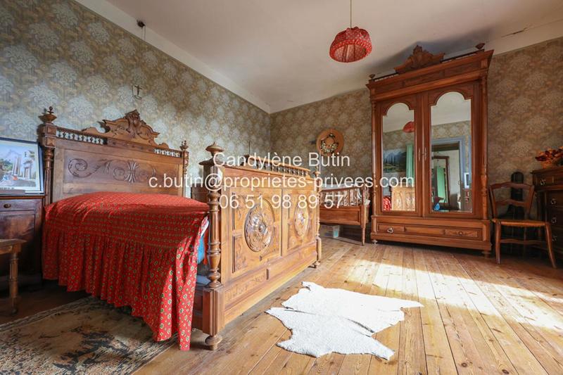 Propriété - 300 m² - 15 pièces