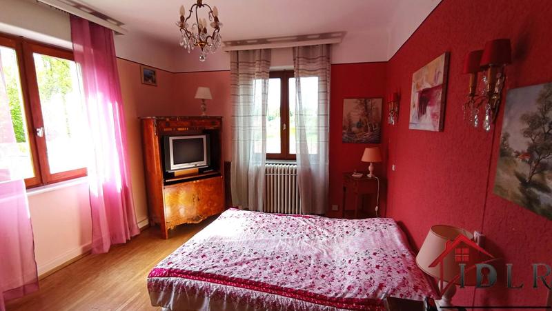 Maison - 277 m² - 10 pièces