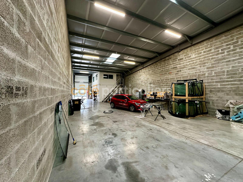 Local d'activité / Entrepôt - 290 m²